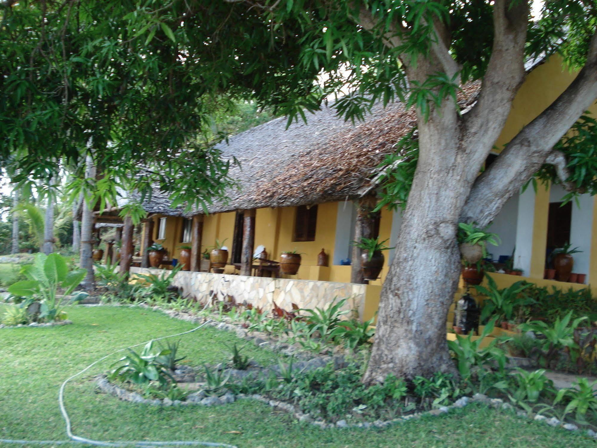 Utende Kinasi Lodge מראה חיצוני תמונה