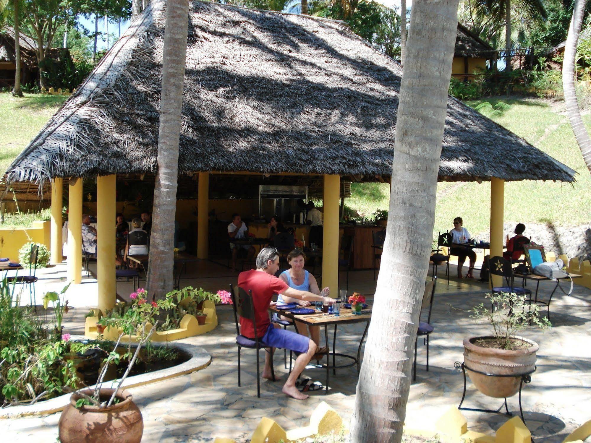 Utende Kinasi Lodge מראה חיצוני תמונה